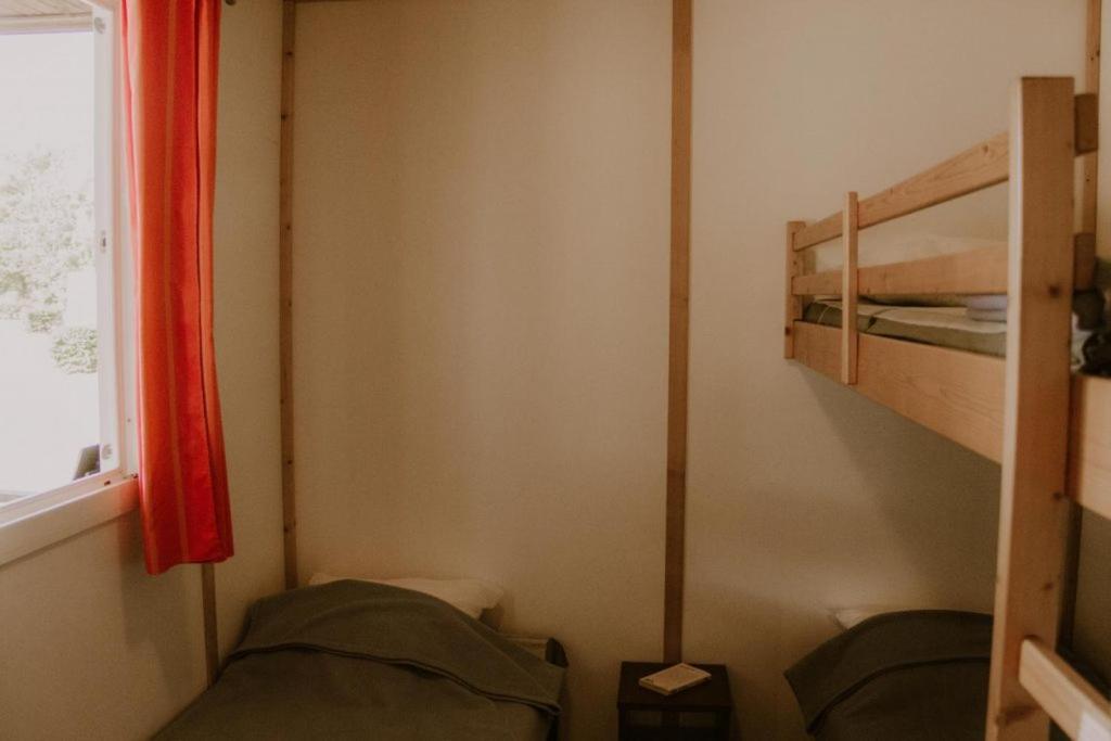 Onlycamp Le Pont Romain Yvre-l'Eveque Екстер'єр фото