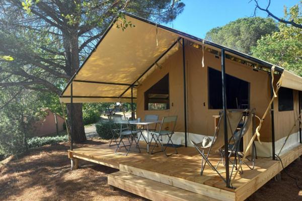 Onlycamp Le Pont Romain Yvre-l'Eveque Екстер'єр фото